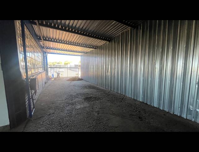 683M² WAREHOUSE TO LET IN SPARTAN